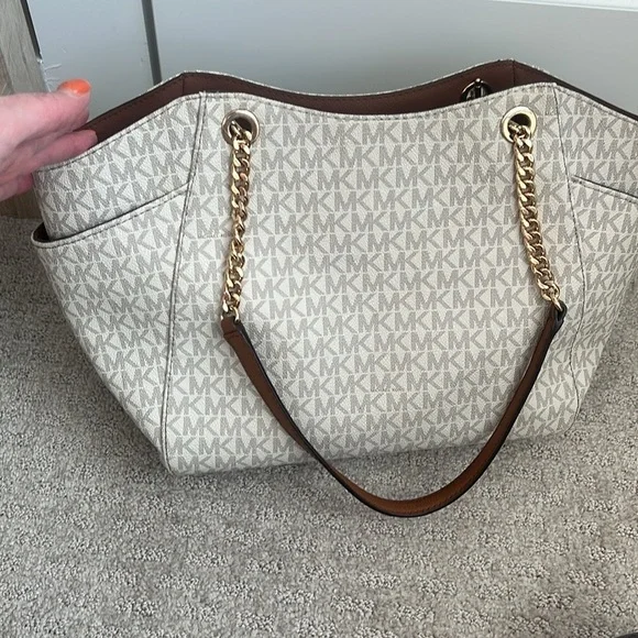 MK large jet set logo tote EUC - Picture 5 of 10